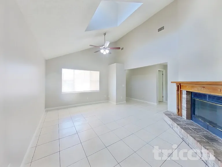 417 Filmore Dr — Photo 3