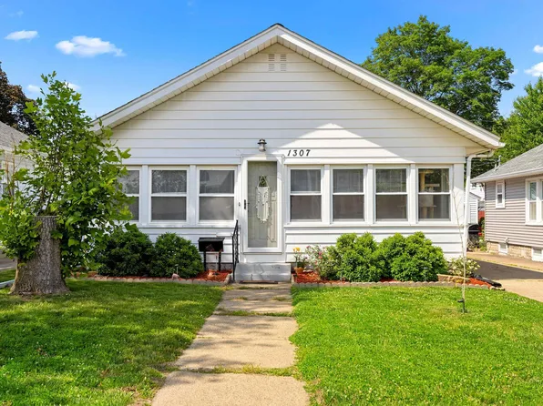 1307 State St, Pekin, IL 61554