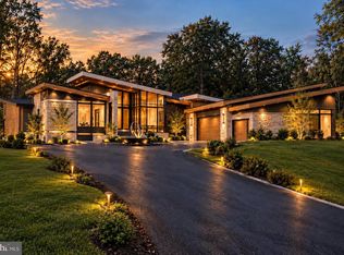 3704 Prosperity Ave, Fairfax, VA 22031