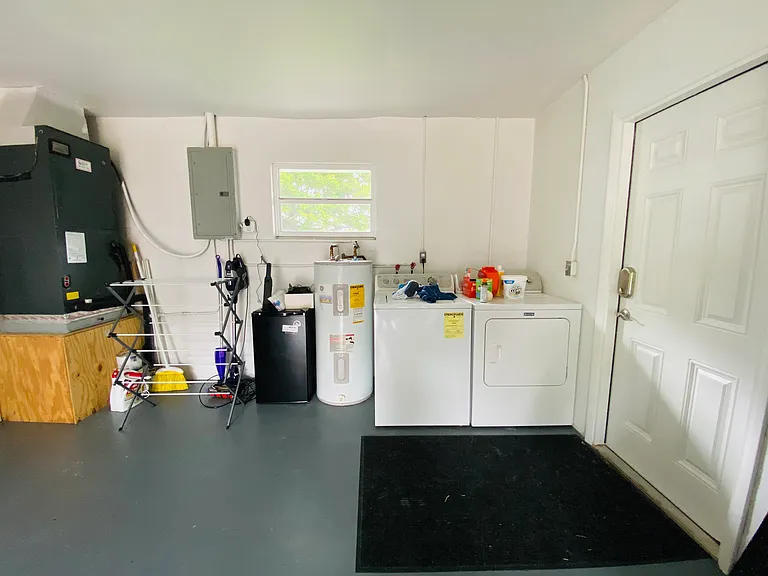 4439 Saxon Dr — Photo 21