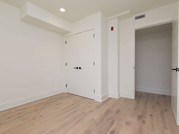 4th image of 2431-2435 Frankford Ave Unit 3