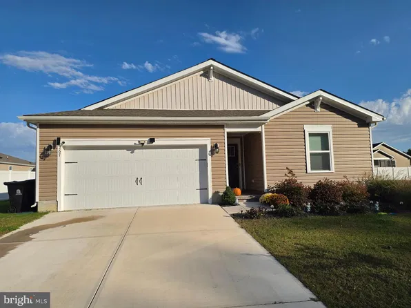 267 Plantation Dr, Felton, DE 19943