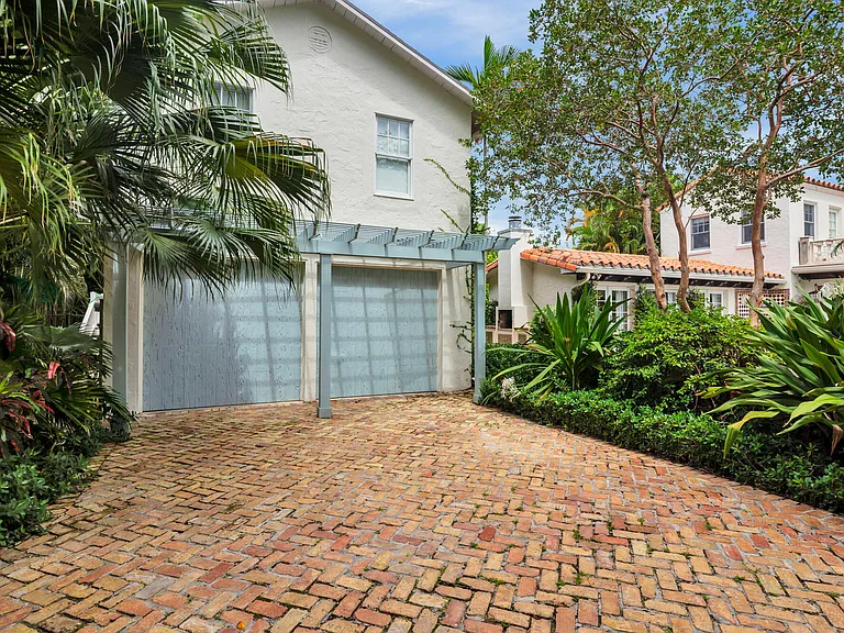 230 Sunset Rd — Photo 45