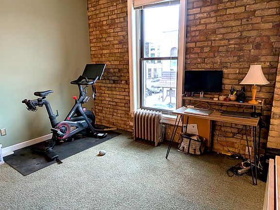 5th image of 2556 Lyndale Ave S APT 3