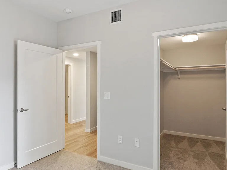 The Edge at State Apartments & Townhomes — Photo 9