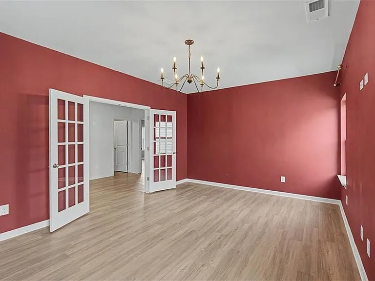 514 Denton Dr — Photo 32