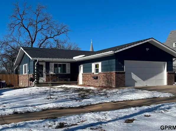 715 G St, Fairbury, NE 68352