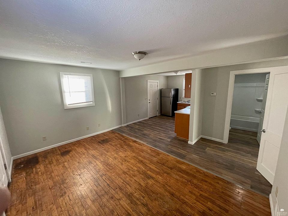 1st image of 709-711 W 1st St