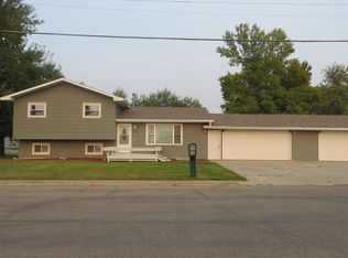 1605 4th Ave SW, Jamestown, ND 58401