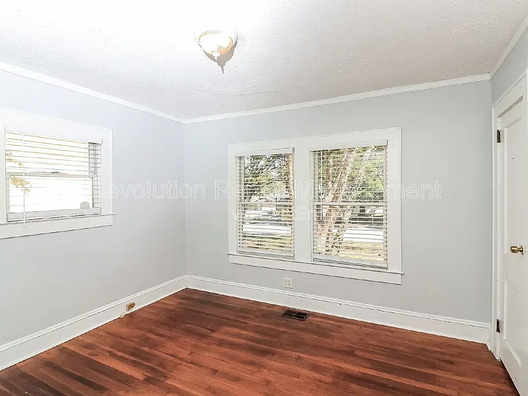 371 Haas Ave SE — Photo 13