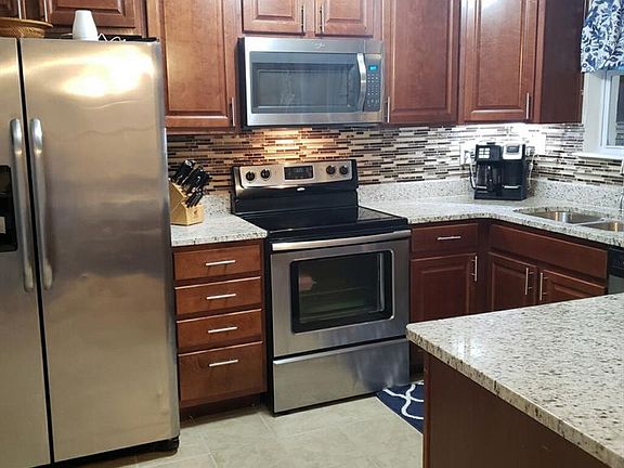 3rd image of 5319 Grand Lake Cres