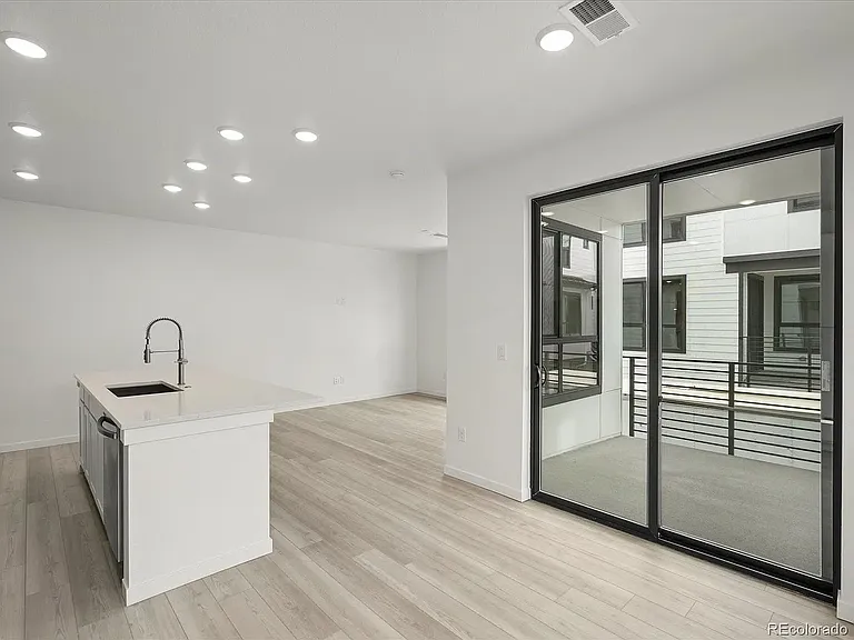 2046 S Holly St #1 — Photo 13