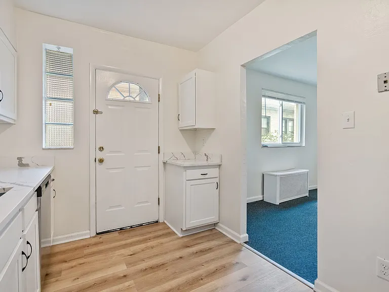 Charming & Fully Updated 2 Bed/1 Bath Home In Heart Of Beechview — Photo 11