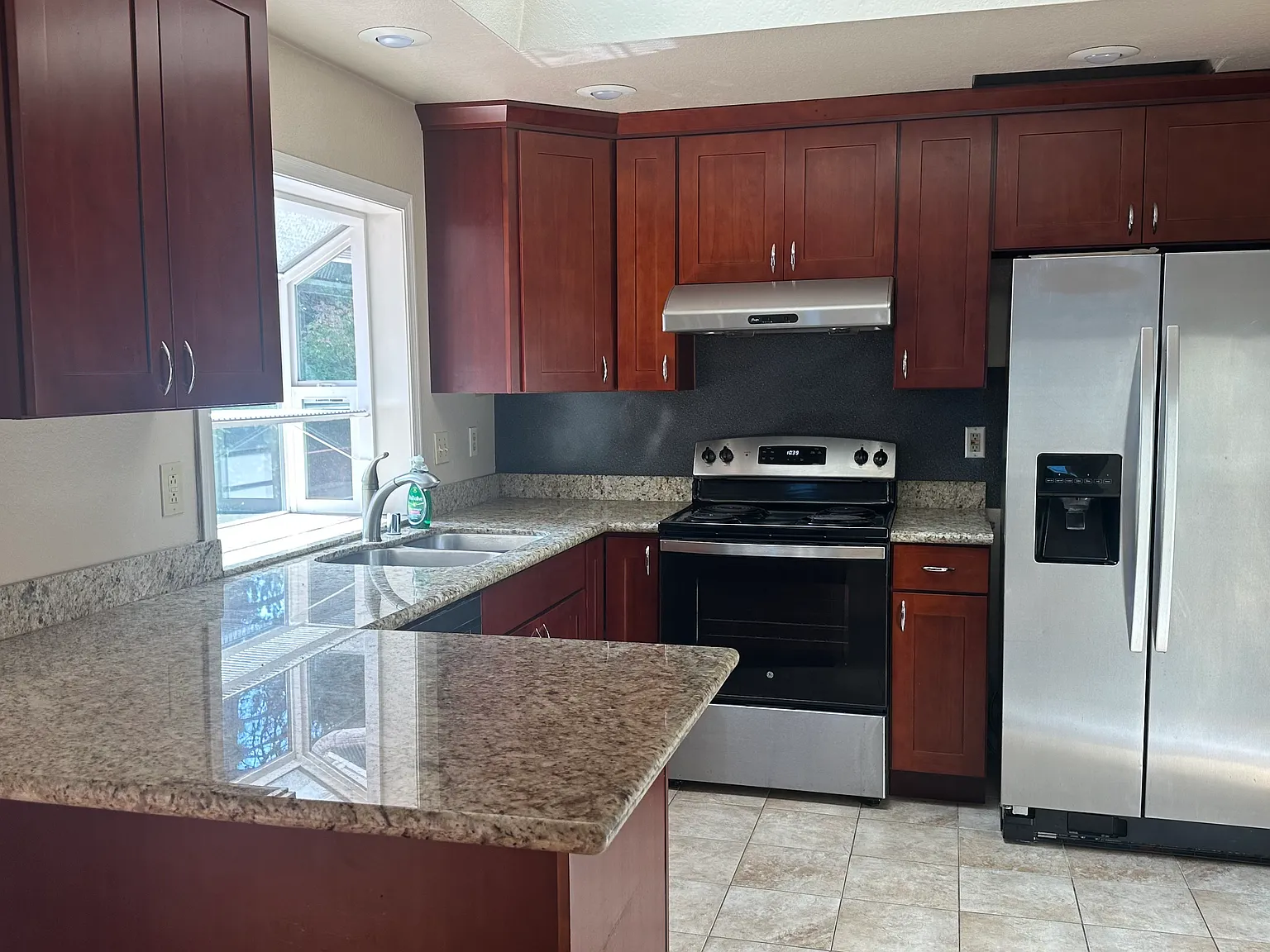 4 bed, 2.5 bath, 1810 sqft, $3,350 — Photo 4