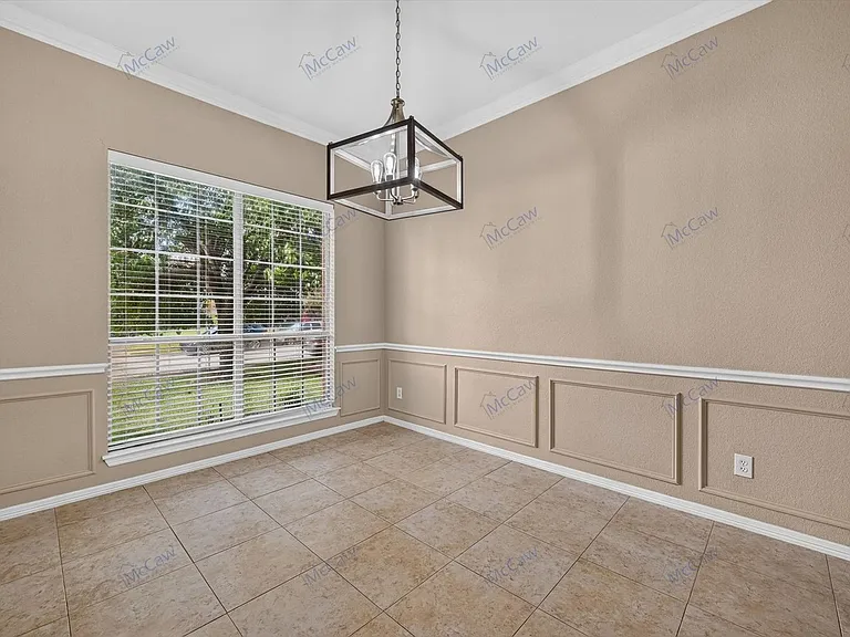 504 Coventry Dr — Photo 4