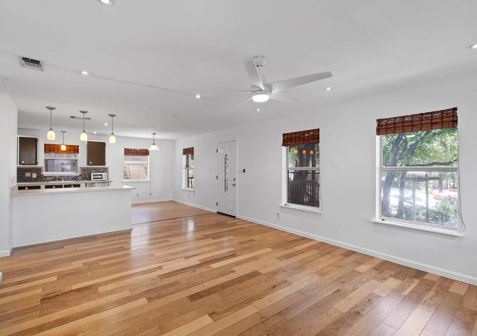 1211 Delano St, Austin, Texas 78721 — Photo 2