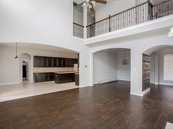 4th image of 424 Shady Oaks Dr