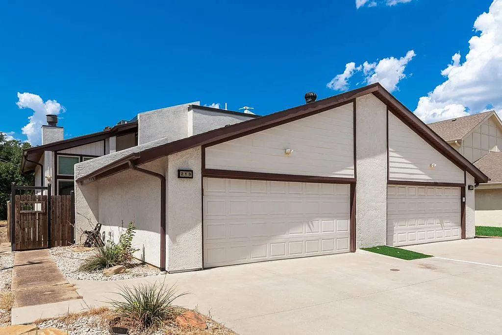 3 bed, 2.0 bath, 1485 sqft, $2,500 — Photo 1
