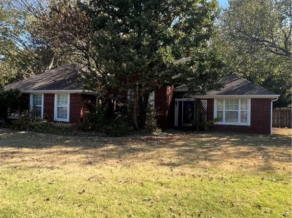 1353 Dick Smith St, Springdale, AR 72764