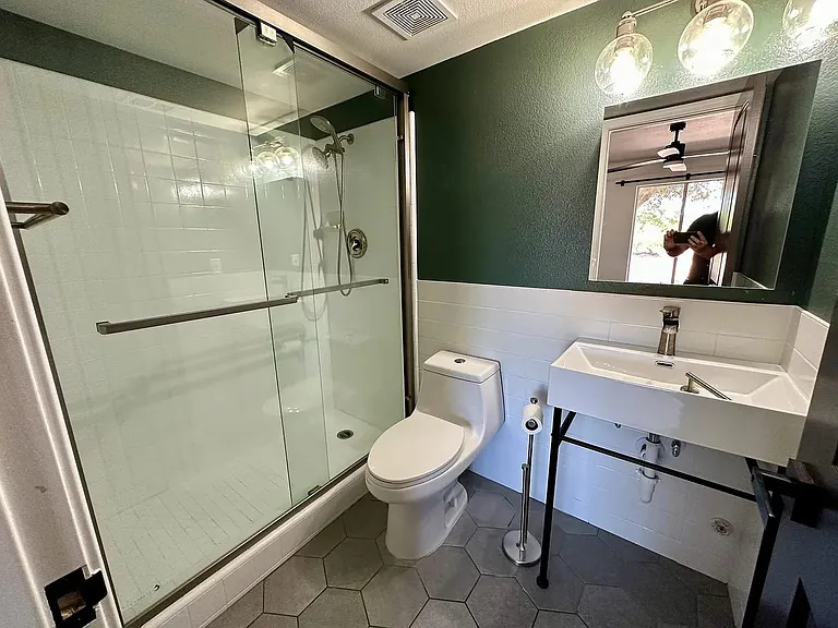 826 E Eugie Ave — Photo 16