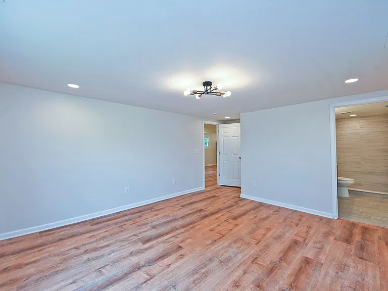 8320 Monroe Ave — Photo 16