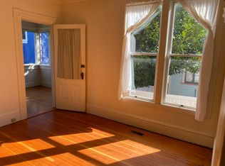 864 8th St #B, Astoria, OR 97103