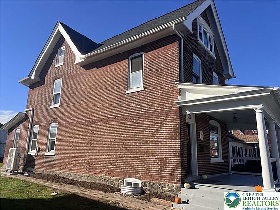 3rd image of 322 E Fairview St