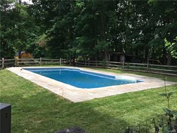 3rd image of 18 Belle Ln