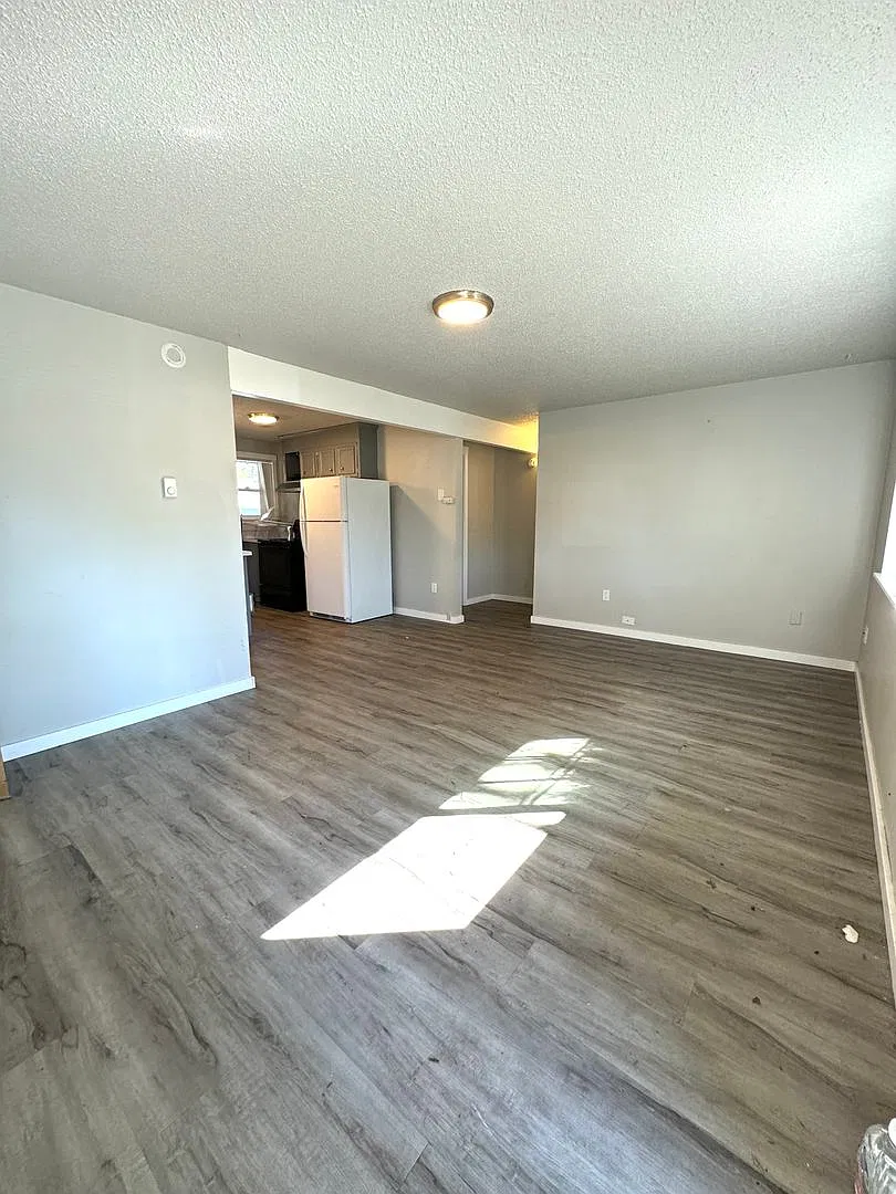 Cozy 2 Bedroom Unit in Lakewood — Photo 4