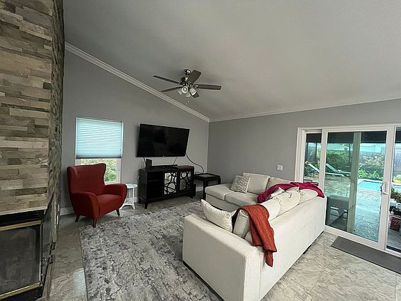 Living Room w/fireplace