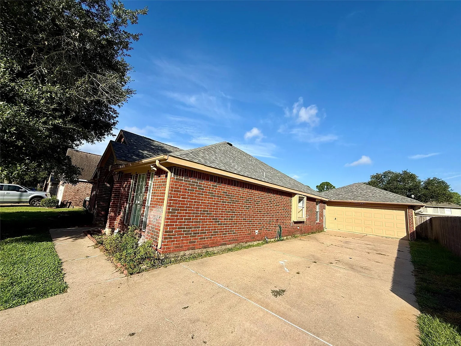 3 bed, 2.0 bath, 2339 sqft, $2,300 — Photo 4