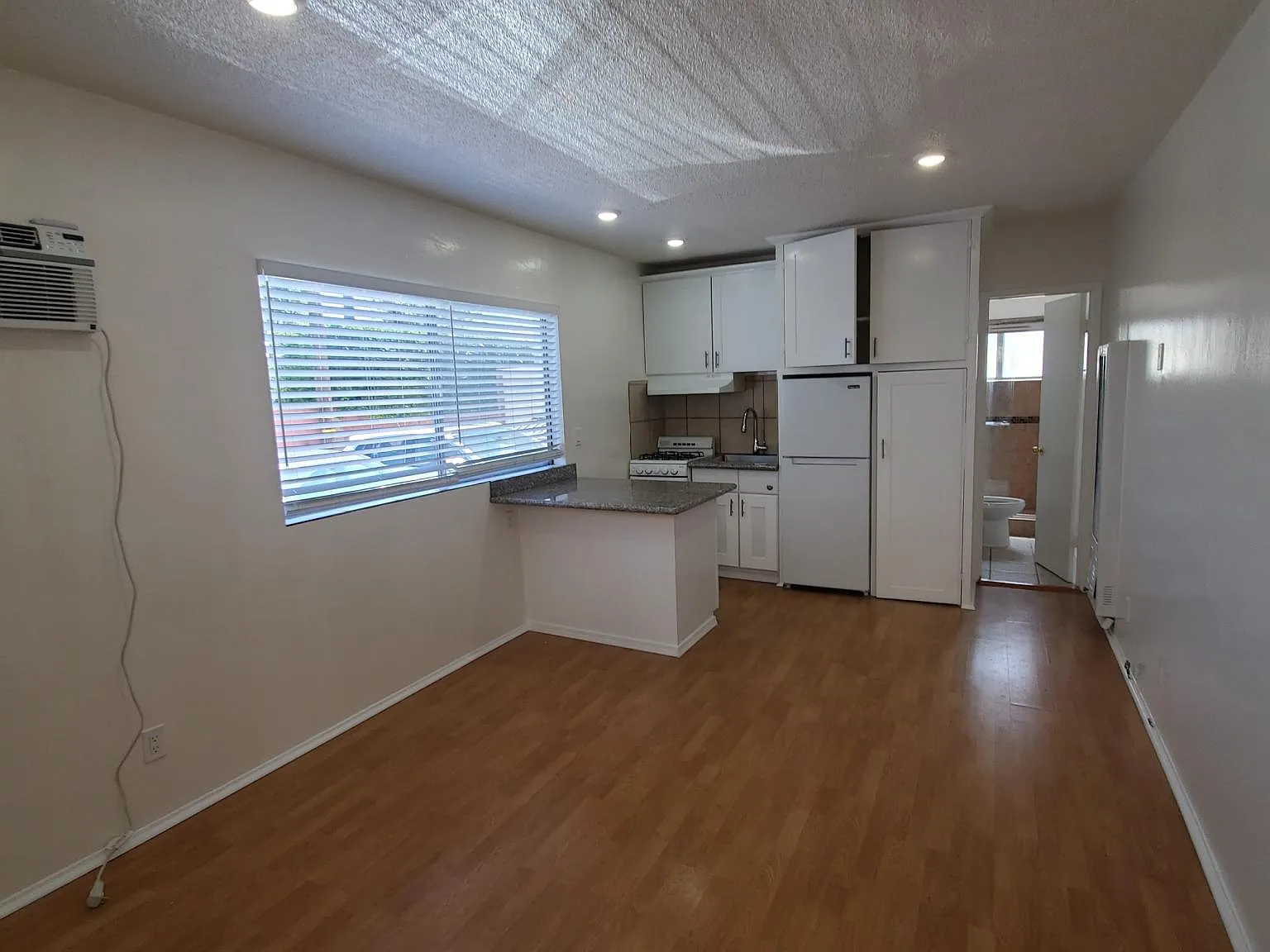 Studio, 325 sqft, $1,895 — Photo 1