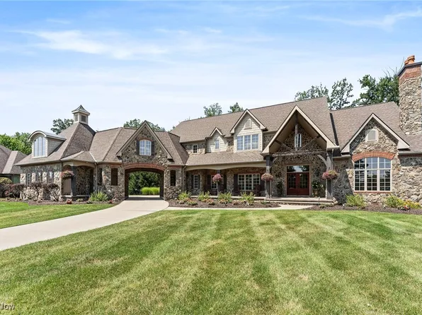 4818 Snow Blossom Ln, Brecksville, OH 44141
