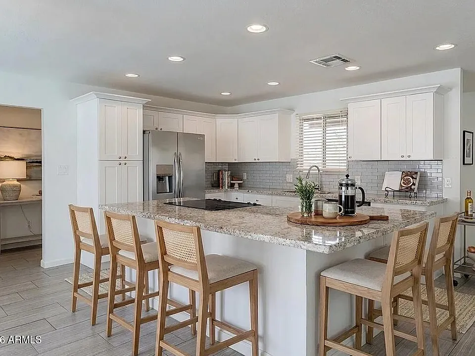 1262 E Hermosa Dr