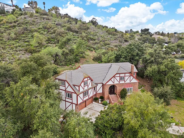 2705 Clear Creek Ln — Photo 46