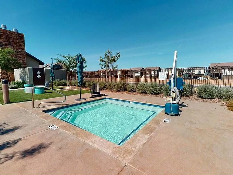 1107 S Vine St — Photo 55