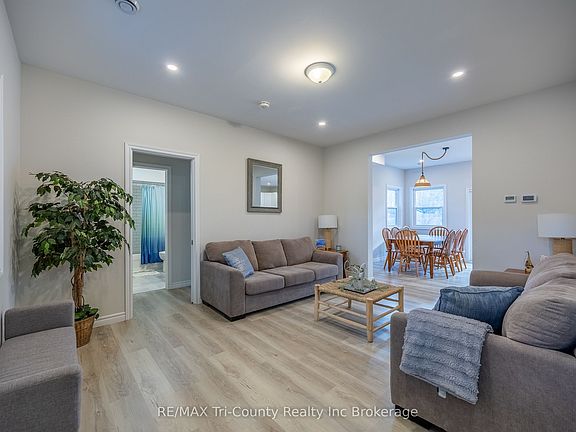 3rd image of 6 Addison St