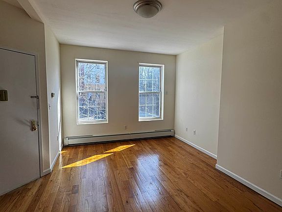 3rd image of 49 Vernon Ave APT 2