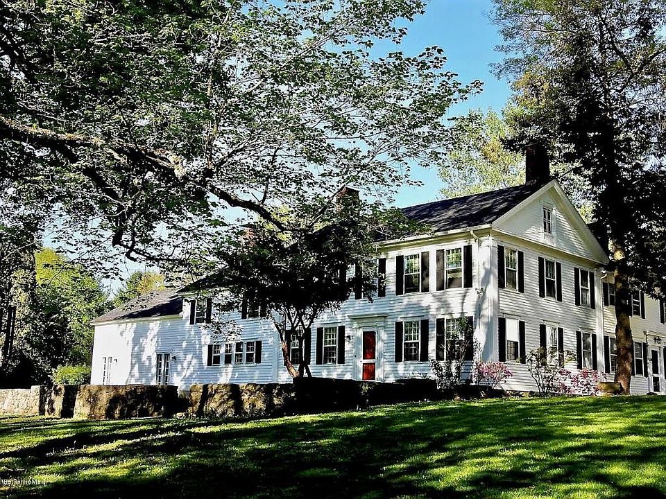 2nd image of 9 Seekonk Rd