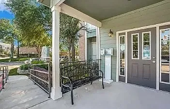 Live Oak — Photo 2