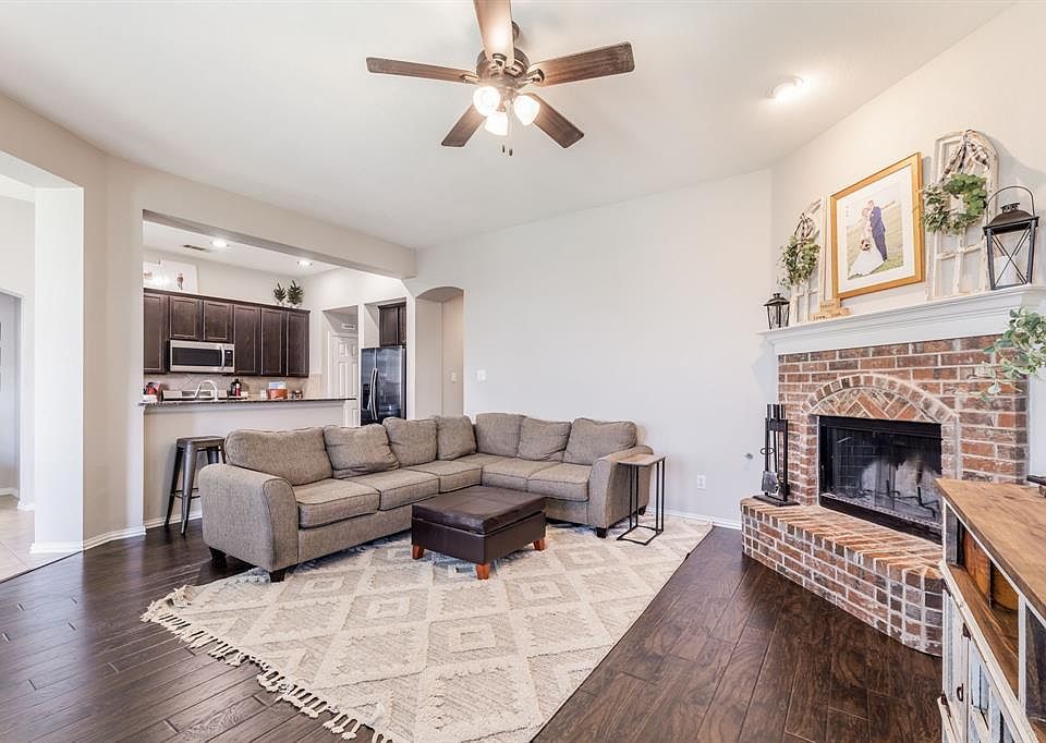 1st image of 208 Willet Ct