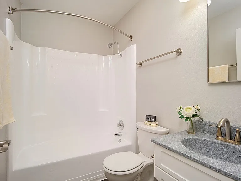 St. Charles Oaks Apartments — Photo 38
