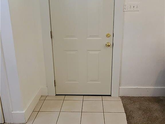 5th image of 329 E Maplewood Ave
