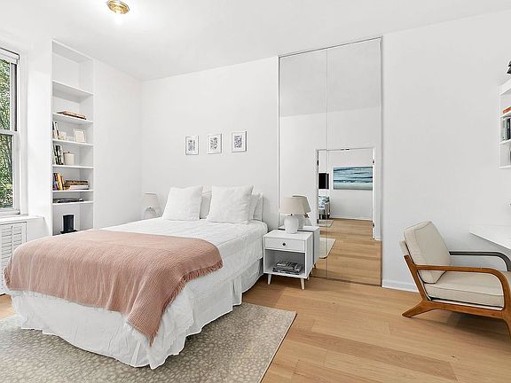 4th image of 59 E 72nd St APT 2A