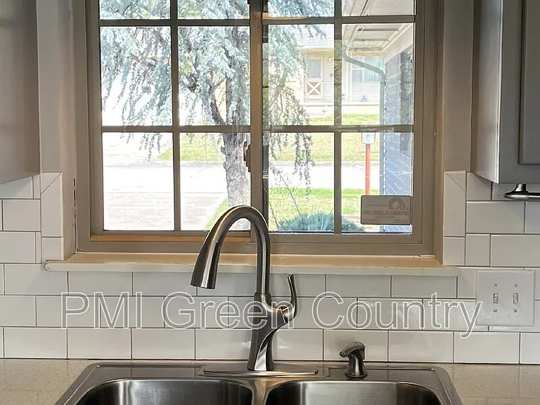 5428 E 25th Pl — Photo 10