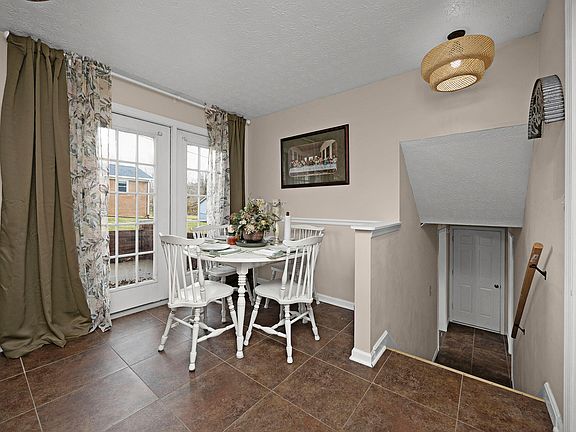 4th image of 613 E 3rd St