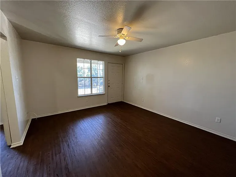 3407 Toledo Dr #D — Photo 4