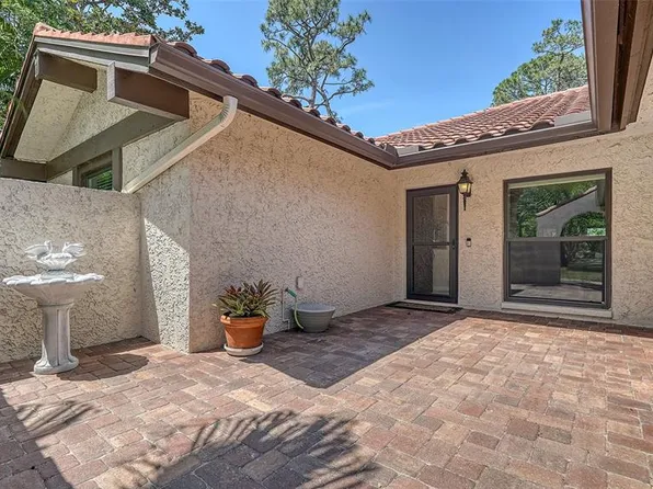 5458 Golf Pointe Dr, Sarasota, FL 34243