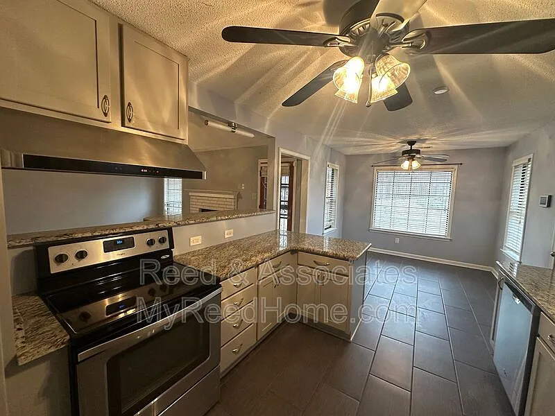 3 bed, 2.0 bath, $1,950 — Photo 4