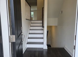 12 Putnam Ln, Danbury, CT 06810